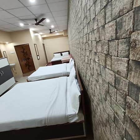ורנאסי Hotel R D Palace מראה חיצוני תמונה