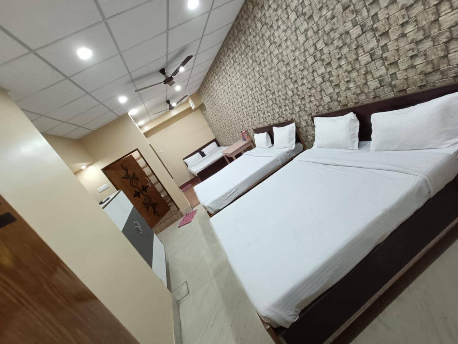 ורנאסי Hotel R D Palace מראה חיצוני תמונה