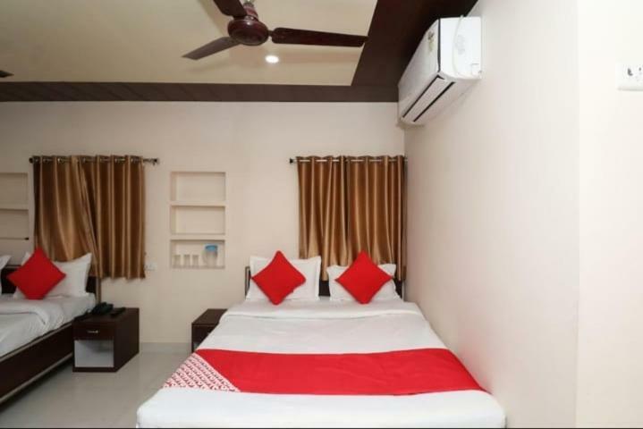 ורנאסי Hotel R D Palace מראה חיצוני תמונה