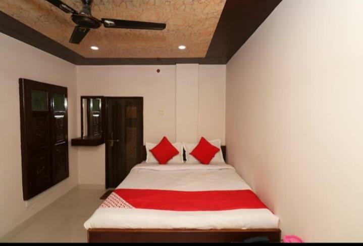 ורנאסי Hotel R D Palace מראה חיצוני תמונה