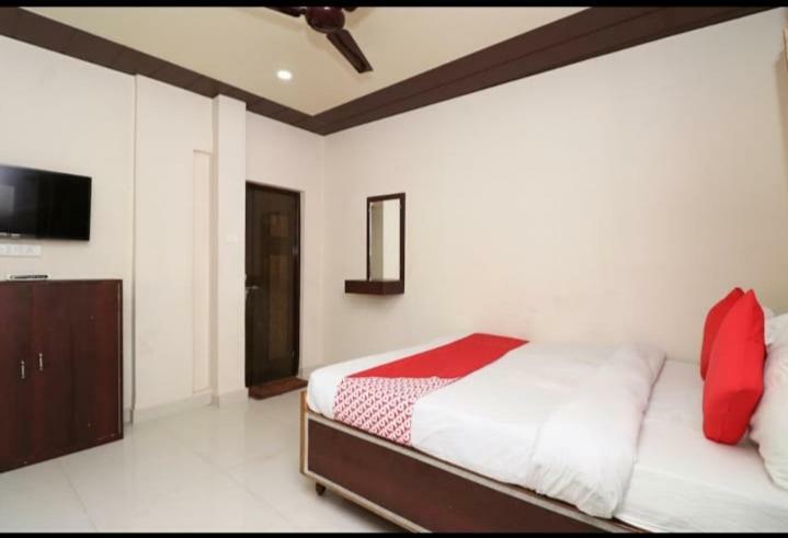 ורנאסי Hotel R D Palace מראה חיצוני תמונה