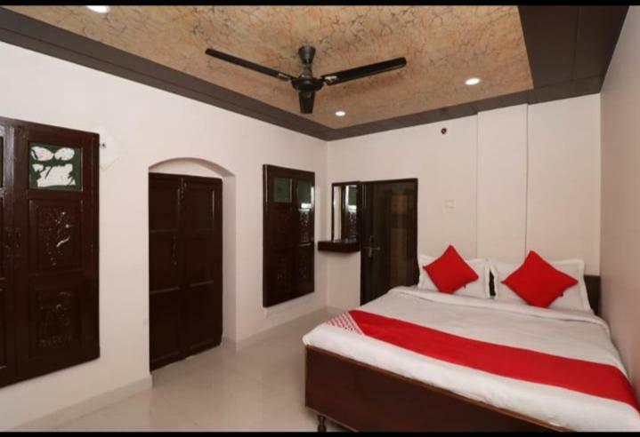ורנאסי Hotel R D Palace מראה חיצוני תמונה