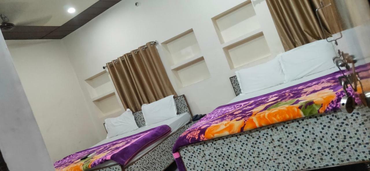 ורנאסי Hotel R D Palace מראה חיצוני תמונה